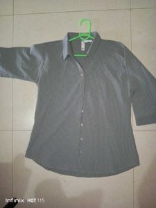 Gray 3/4 Sleeve Button-Down Top