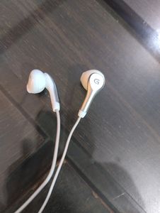 Type C Earphones with Mic - Almost New