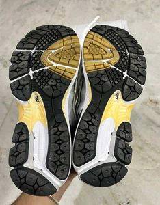 NEW BALANCE 1906R WHITE METALLIC GOLD UK 7.5(41.5)