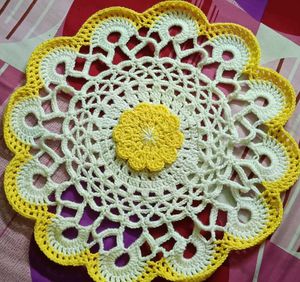 White and Yellow Doily/Thalposh