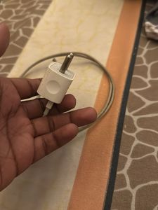 apple 5 wt Mobile Charger