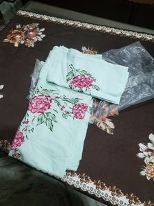 Cotton Embroidery Double Bed Bedsheet With Pillows