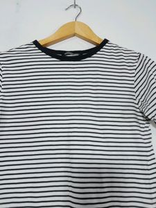 Zudio Black &amp; White Stripped Crop T-Shirt(women&#39;s)