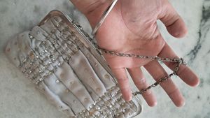 Vintage Beaded Clutch 🤍 You&#39;ll Get Freebies ✨🌷