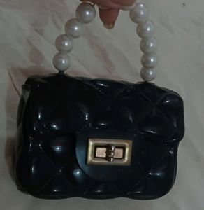 Beautiful Aesthetic Pearl Black Bag💞🌷