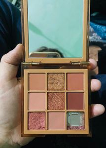 Huda Beauty Nude Eyeshadow Palate
