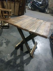 FOLDING SQUARE STOOL