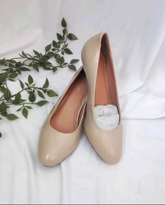 Steve Madden Nude Pointed-Toe Pumps