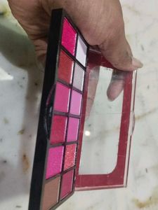 mars 01 eyeshadow palette