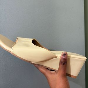 Zudio Cream Heels For Women
