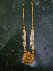 Elegant Gold &amp; Pearl Necklace
