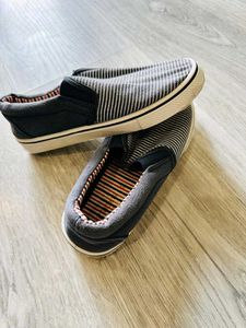Pantaloons Jr Slip Ons
