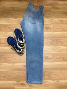 Levi’s Light Wash Denim Jeans