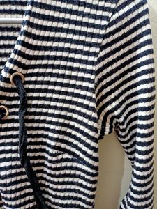 Striped Deep-neck Sweatshirt/Top