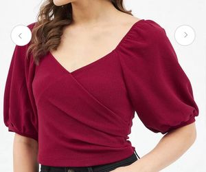 Harpa Women Maroon Sweetheart Neck Crop Top
