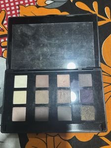 THE EYESHADOW PALETTE