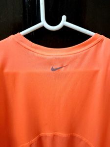 Nike Women&#39;s Running T-Shirt Coral Small