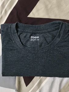 MAX Men&#39;s Basic Tee - Size Medium