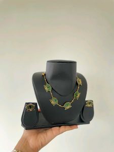 Green Lotus Choker