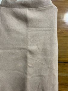 Elegant Knit Skirt with Detail