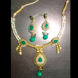 Emerald Green Diamond Necklace Set