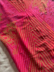 Pink &amp; Red Bandhani Patterned Saree