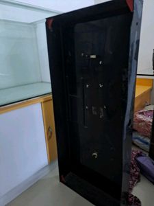 Glass Aquarium With Black Lid