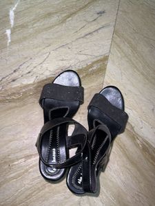 Black &#39;She Knows&#39; Heels