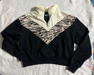 Stylish Pullover with Animal Print