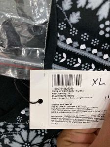 Elegant Black &amp; White Patterned Tunic