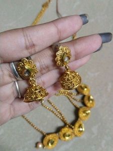 Elegant Gold Necklace