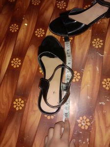 Chic Black Flats &amp; Sandals