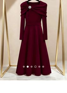 Elegant Burgundy Midi Dress