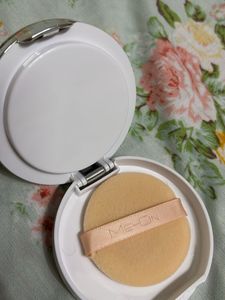 ME-ON Whitening Compact Powder