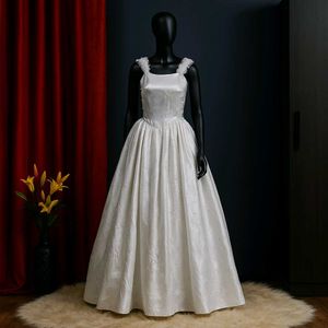 🥀Vintage-Inspired White Gown
