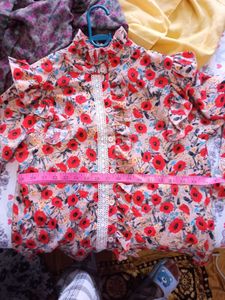 Women Floral Tops And Tunics