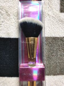 Faces Canada Foundation Brush