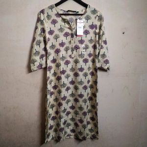 Avaasa Off White Printed Kurta(Women&#39;s)