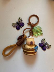 Chill Capybara Keychain 🤎
