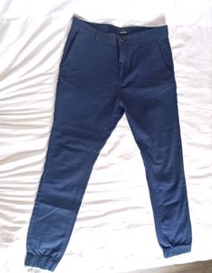 Mens&#39; Blue Highlander slim fit trousers, jogger fit, Size 32, length 39.5 inch