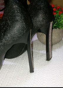 Pretty Heels With Rhinestone Work