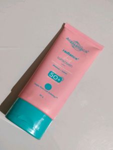 💓 Sale 💓Aqualogica Radiance+ Sunscreen ~ 80g ( Expiry Date Is 07/2025 Next Month)