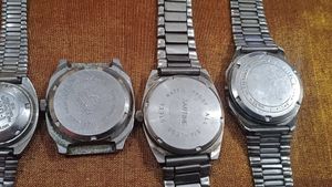 Freebies 🥳🥳Combo 4 Vintage Watches