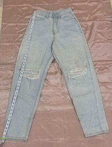 SHEIN High-Waisted Distressed Jeans