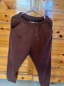 brown sweatpants W stretchable material