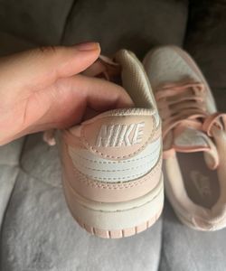 AUTHENTIC NIKE SB DUNK LOW- Pink