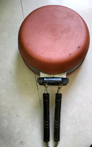 clay pan /utensils