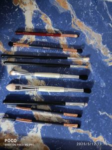 9 Eyeshadow brushes