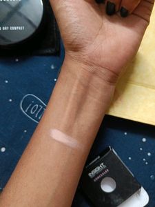 Concealer &amp; Compact Combo: Lakme Absolute+ Insight
