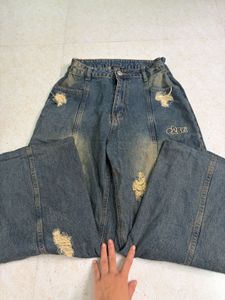 Distressed Wide Leg Jeans ( waist 28,30)